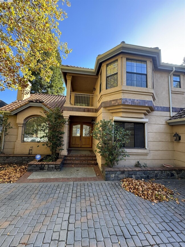 Foto del edificio - 1295 Whispering Oaks Pl