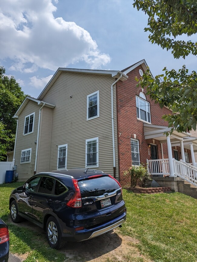 Side view - 631 N 44th St