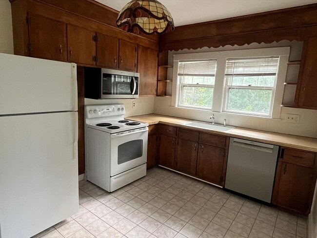 Building Photo - 206 Nahant St