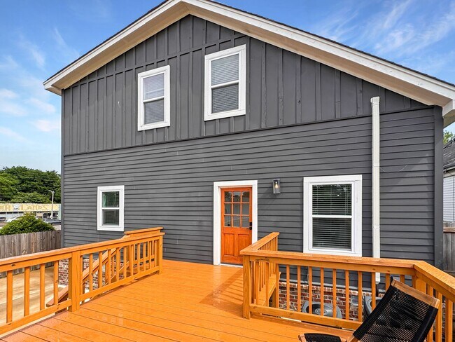 Foto del edificio - Newer Construction Meets Historic Cooper Young Charm • 5bd / 3ba