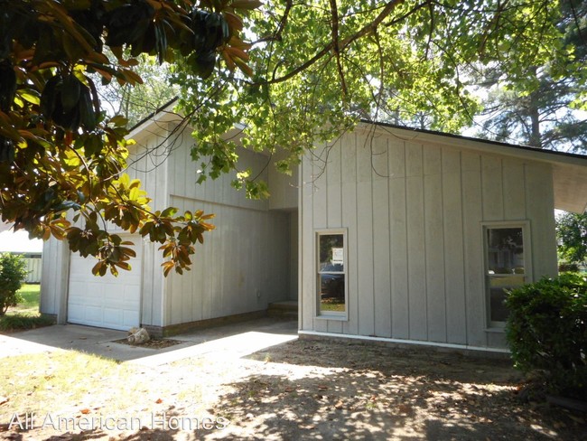 Building Photo - 1830 Berriedale Dr