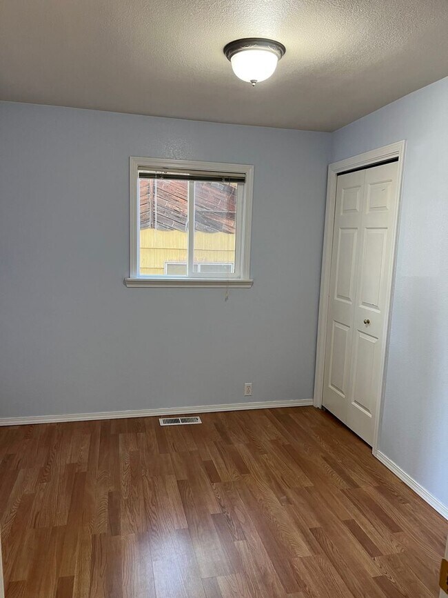 Foto del edificio - 2 bedroom 1 bathroom house