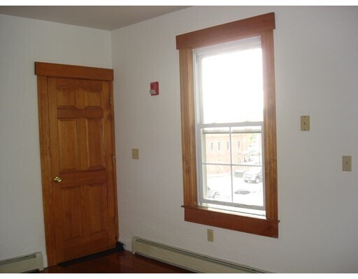 Building Photo - 11 Pleasant St