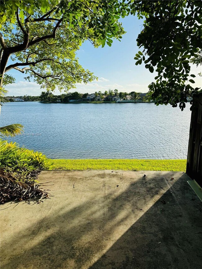 Foto del edificio - 1333 NW 126th Way