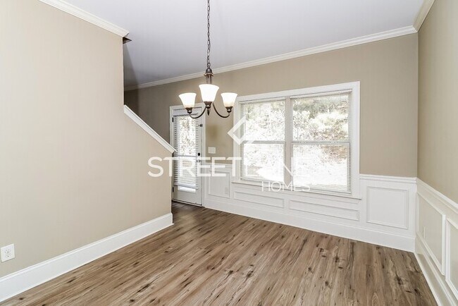 Building Photo - REDUCED!