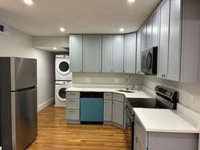 Building Photo - 122 Buttonwood St