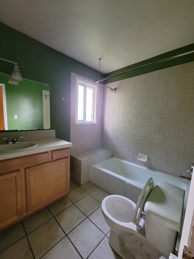 Building Photo - 2624 Parklake Ct