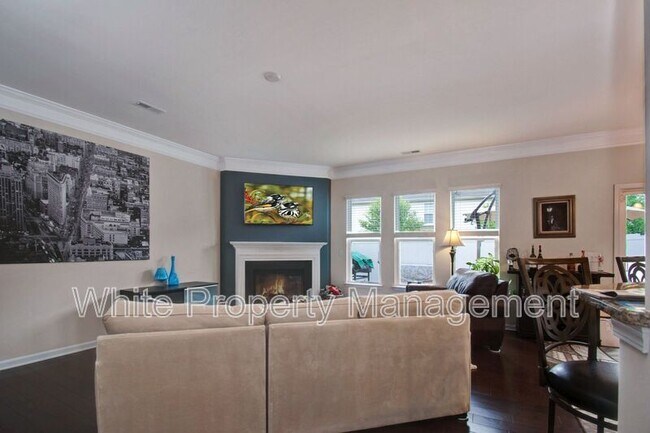 Building Photo - 4776 Mount Royal Ln