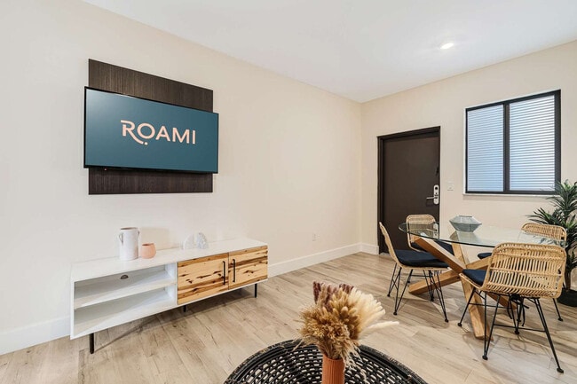 Building Photo - 3031 NE 4th Ave