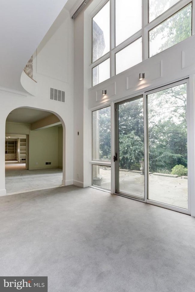 Building Photo - 4522 Foxhall Cres NW