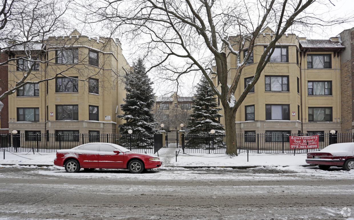 Building Photo - 7537-7547 S Kingston Ave