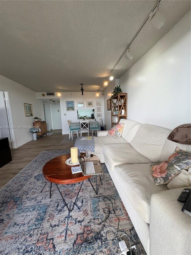 Foto del edificio - 1470 NE 123rd St