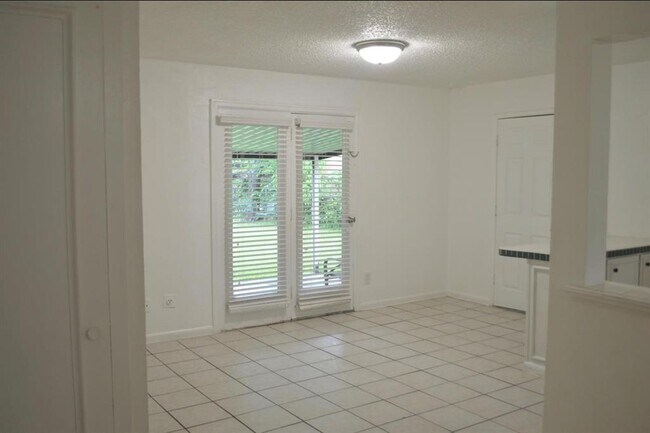 Building Photo - 2816 Ridgeway Dr