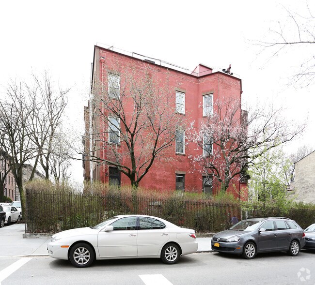 Foto del edificio - 374 Clinton St