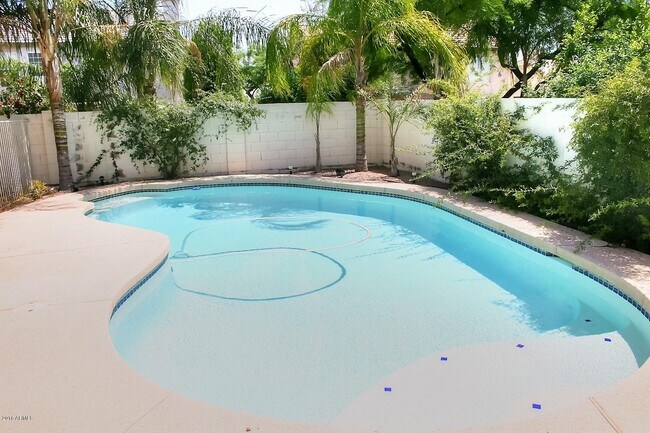 Foto del edificio - 9361 E Pine Valley Rd