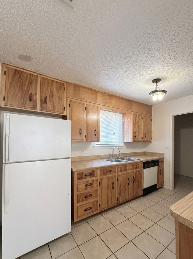 Building Photo - 517 S 61st Ave