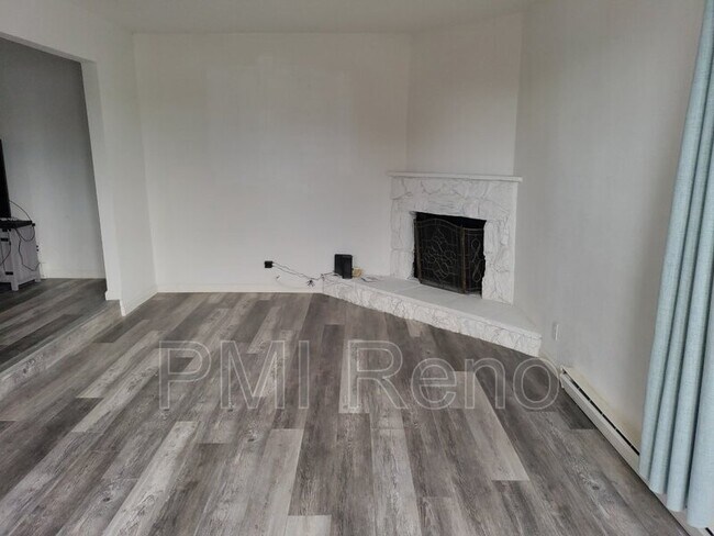 Building Photo - 1685 Alamo St