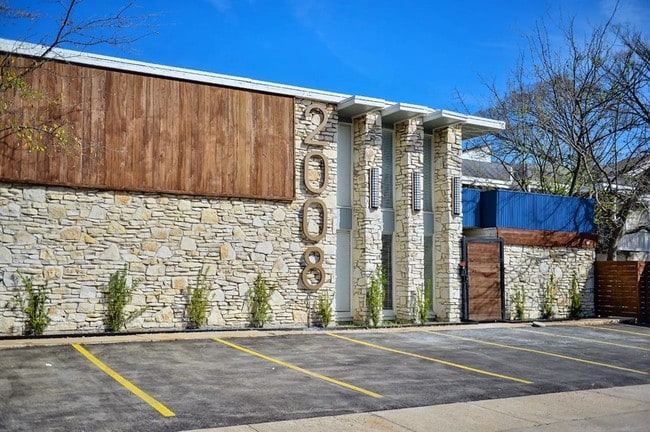 Building Photo - 2008 Colquitt St