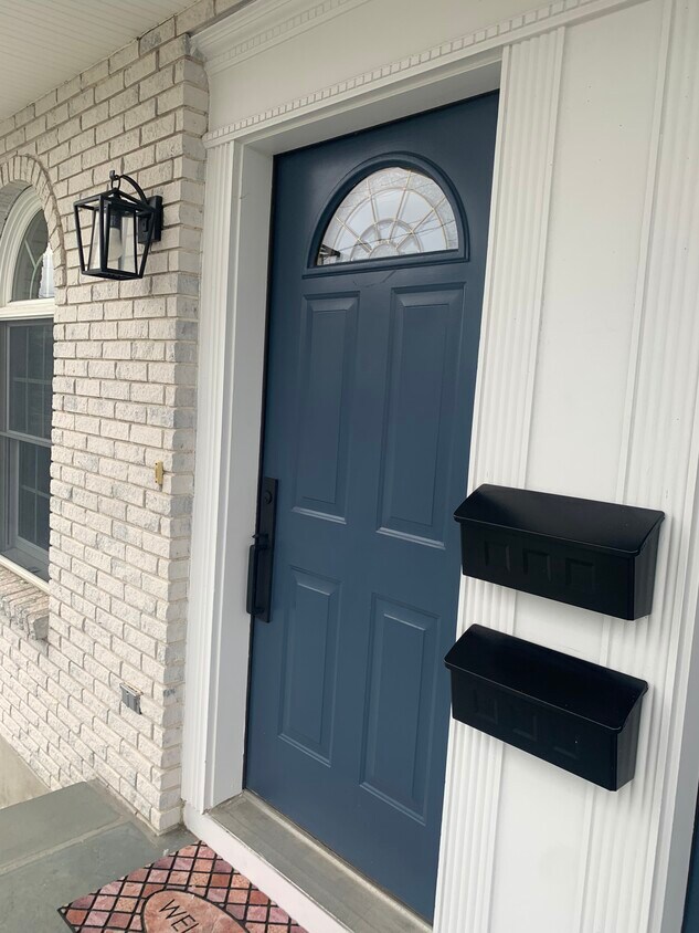 Completely renovated three bedroom 1 1/2 bath townhouse - 40 Park Ave