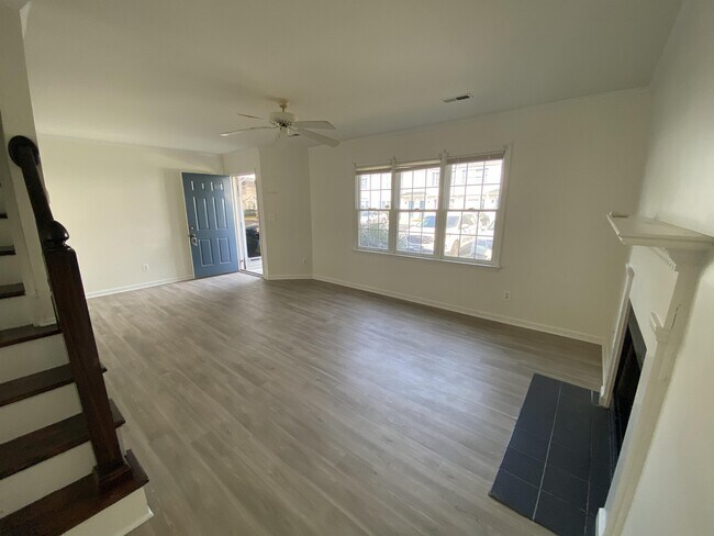 Foto del edificio - 3806-38D1 Sterling Pointe Dr