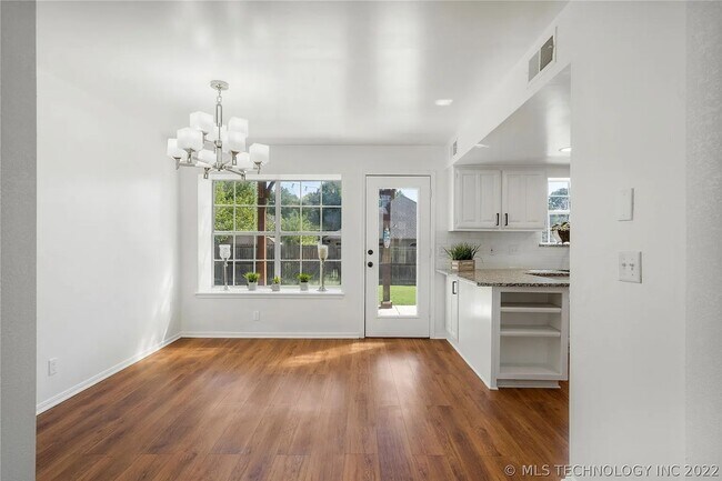Foto del edificio - Beautifully Updated Broken Arrow Home!