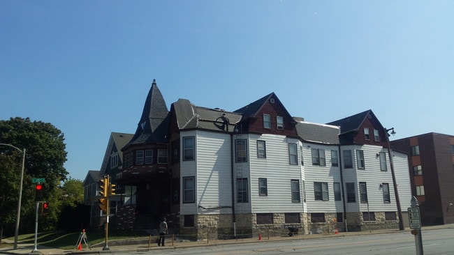 Exterior - 3431 W Kilbourn Ave