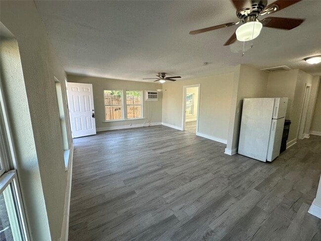 Foto del edificio - 13017 Vickie Ln