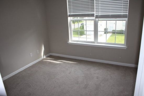 Building Photo - 3 br, 2.5 bath Townhome - Shady Oaks