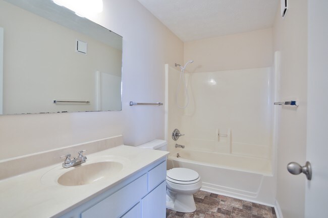 2 Bedroom Bathroom - Tanglewood Apartments
