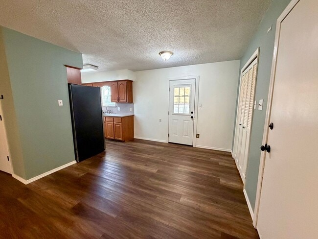 Foto del edificio - 904 Hillside Dr