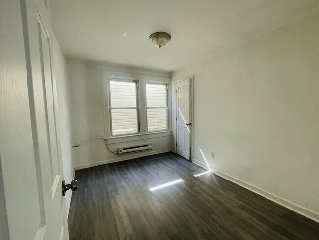 Foto del edificio - 244 W 32nd St