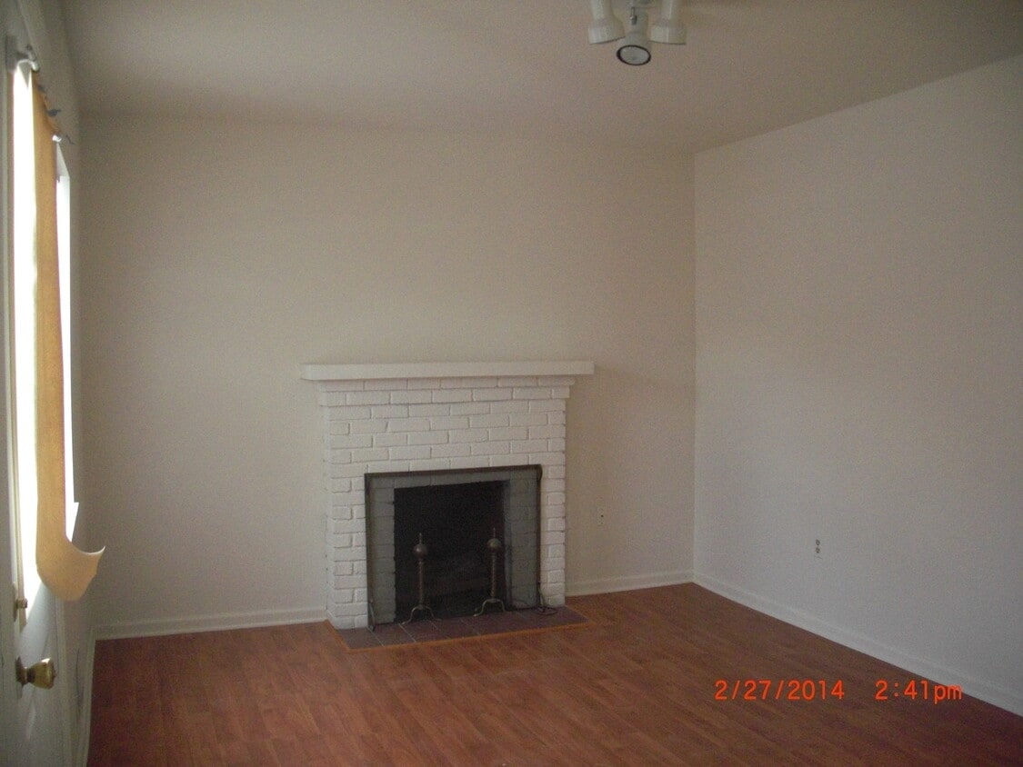 Building Photo - 107 W Front St