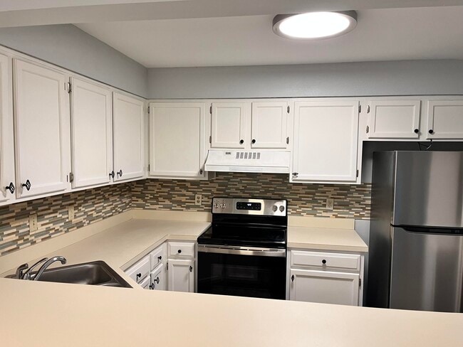 Building Photo - 55 Bay Dr