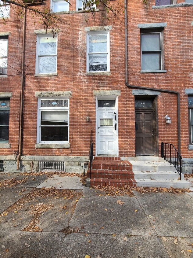Primary Photo - 220 Reily St