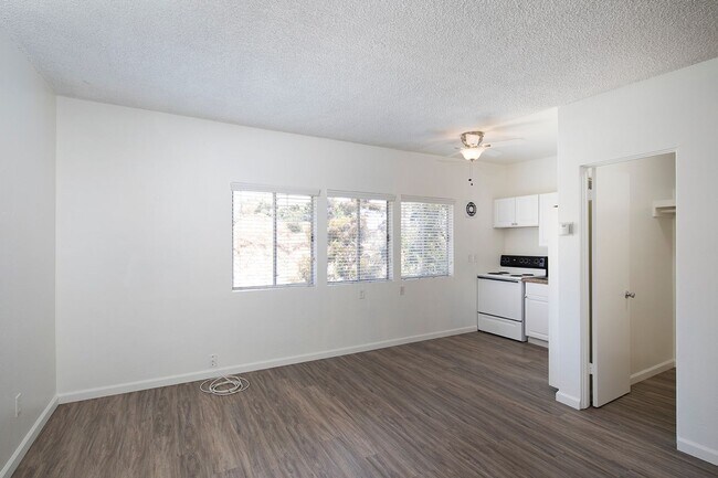 Foto del edificio - *OPEN HOUSE: 6/21 10AM-12PM* Studio in Mis...
