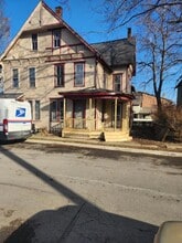 Building Photo - 814 Mulberry St