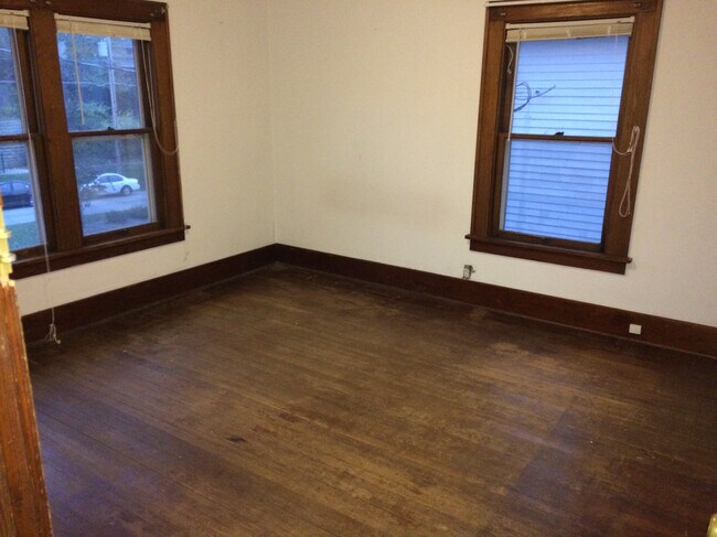 Bedroom 2 - 924 Iowa Ave