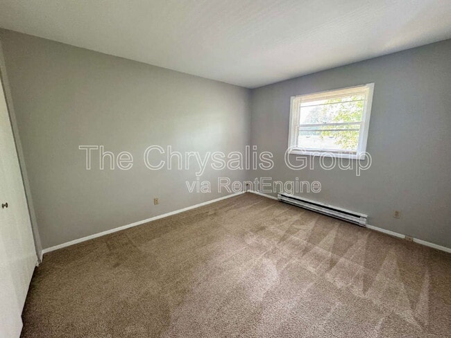 Building Photo - 423 Windsor Dr