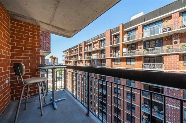 Foto del edificio - 700 1st St