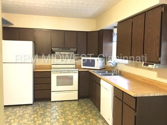 Building Photo - 49 Terrick Ln