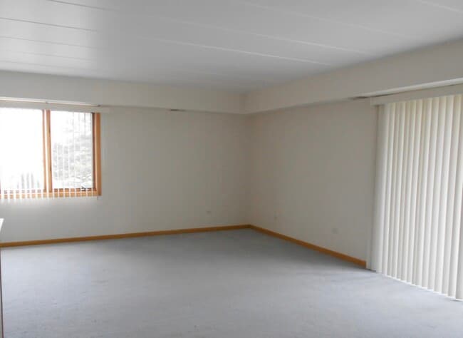 Building Photo - 9432 S Kolmar Ave