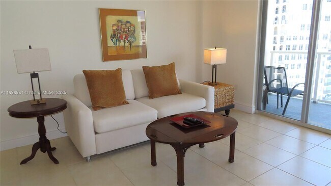 Foto del edificio - 5701 Collins Ave