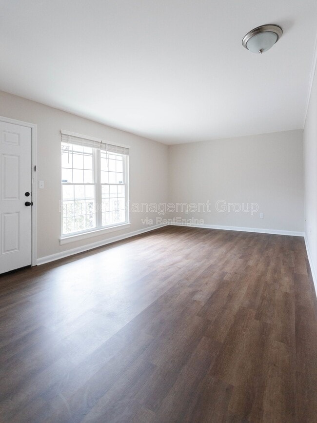 Foto del edificio - 867 Colony Dr