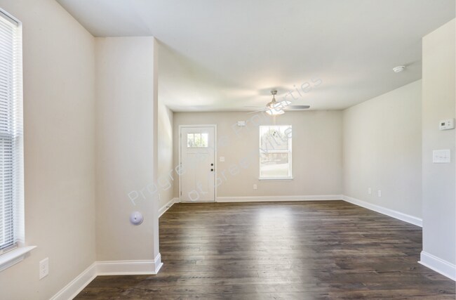 Building Photo - 111 Sitton Dr