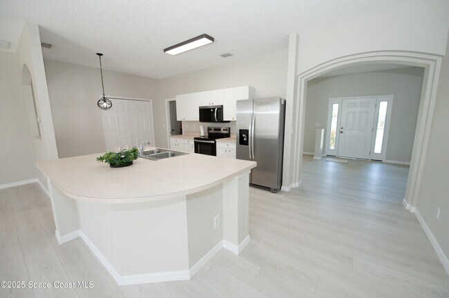 Foto del edificio - 5680 Friendly St