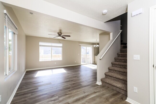 Building Photo - 686 N 410 W