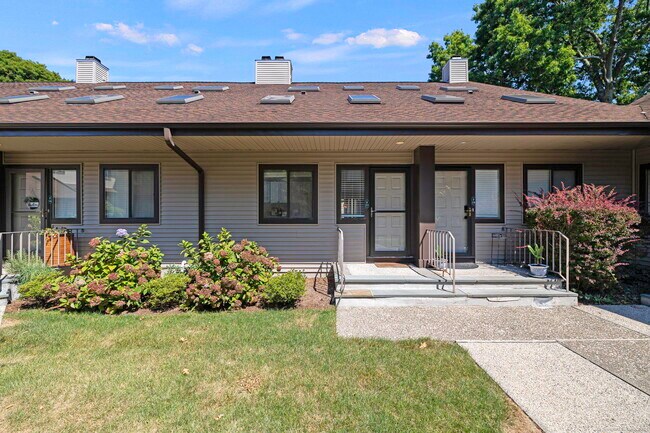 Foto del edificio - 2437 Bedford St