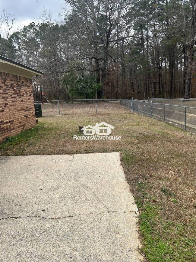 Foto del edificio - Find yourself at home in the charming 3-bedroom 2-bath ranch style home