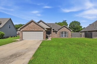 Building Photo - 25620 Briar Dr