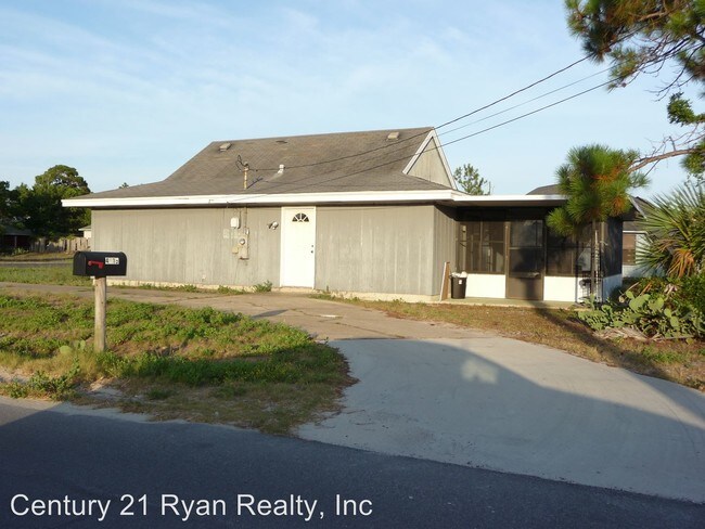 Building Photo - 4015 Tarpon St